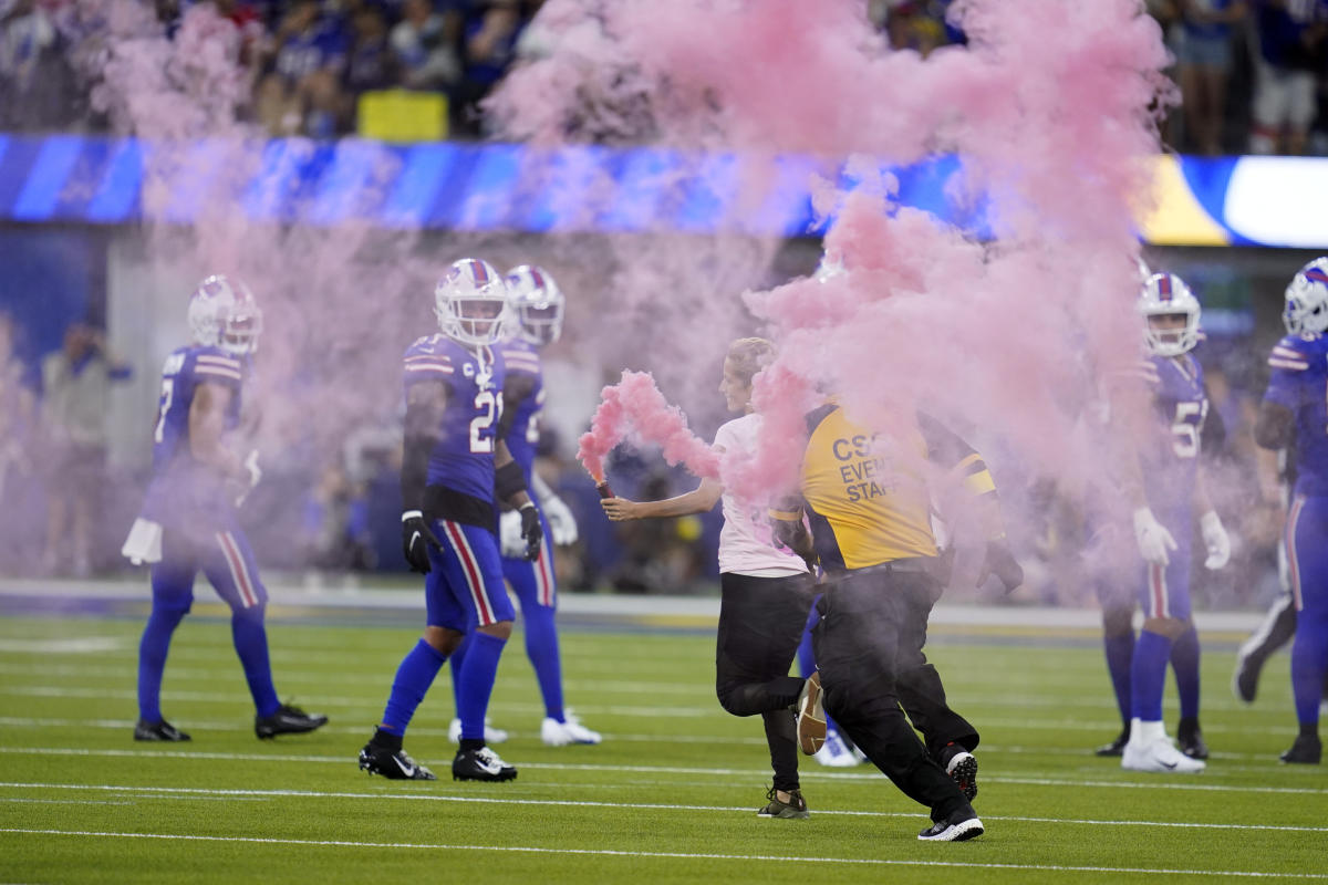 Protesters Interrupt NFL’s SeasonOpener With Pink Smoke Bombs